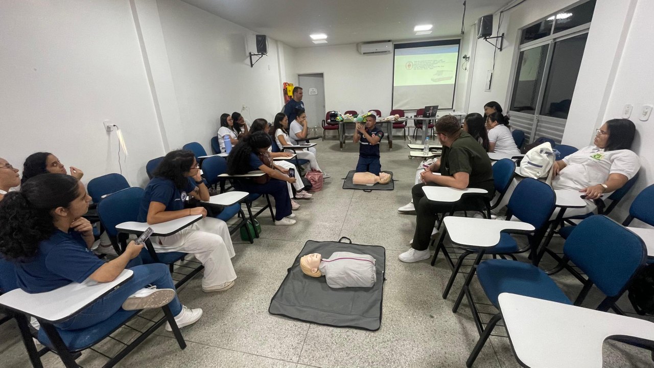 Samu recebe visita técnica de acadêmicos de enfermagem da Faculdade Estácio