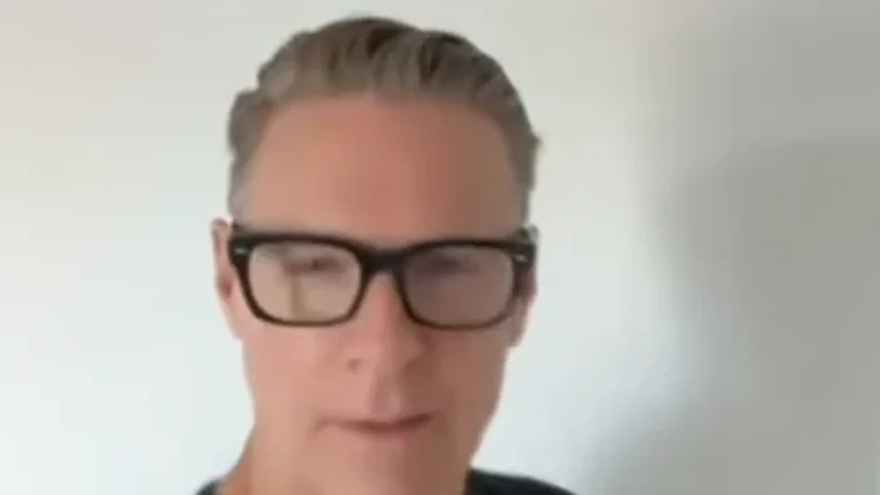 Ídolo nos anos 1980 (e eterno nas rádios de flashback), Bryan Adams prega: 'Não siga as redes sociais. Siga a música'