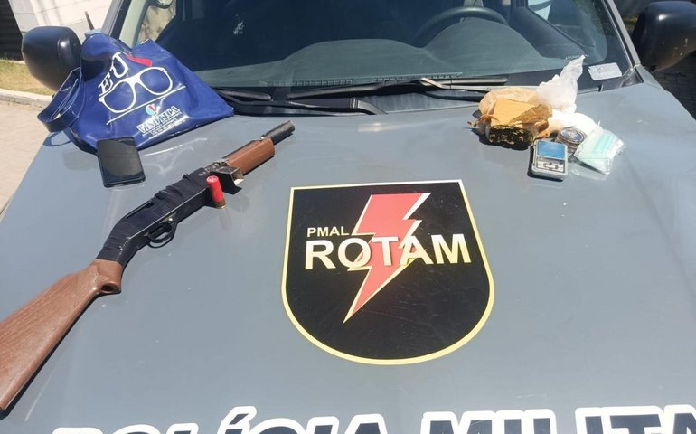 PM desarticula ação criminosa e prende quatro suspeitos com seis armas em Maceió