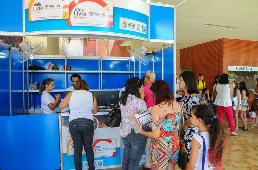Vale-livro: 25% já retiraram o cartão para compra de livros na Bienal