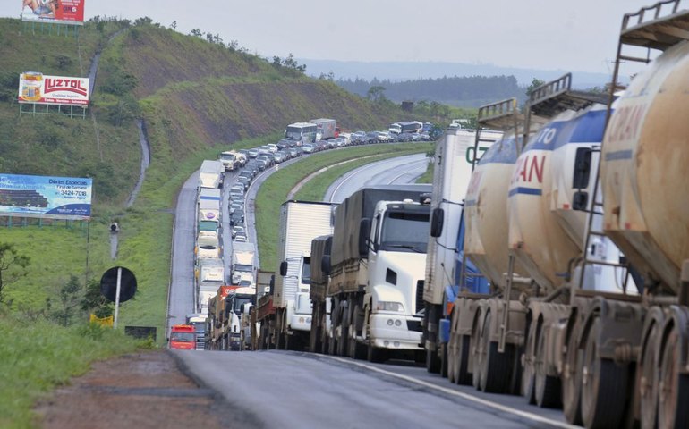 Transportadores autônomos de carga (TAC) do Rio podem emitir nota fiscal por aplicativo. Saiba como
