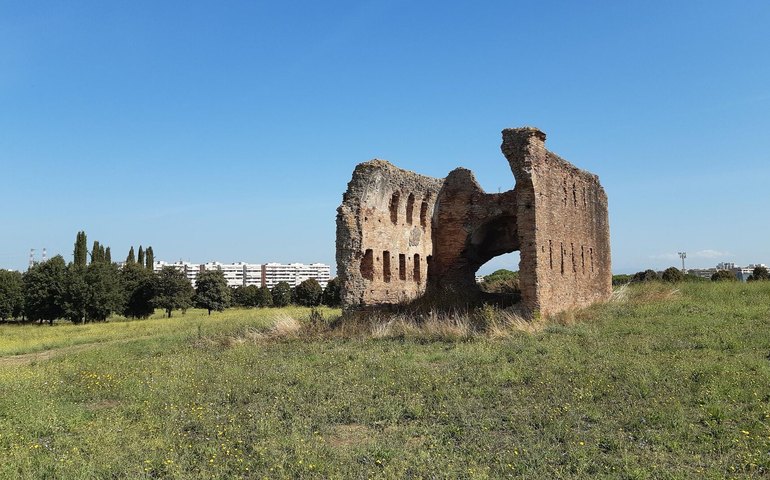 Arqueólogos revelam transformação de termas romanas em batistério cristão na Roma antiga (FOTOS)