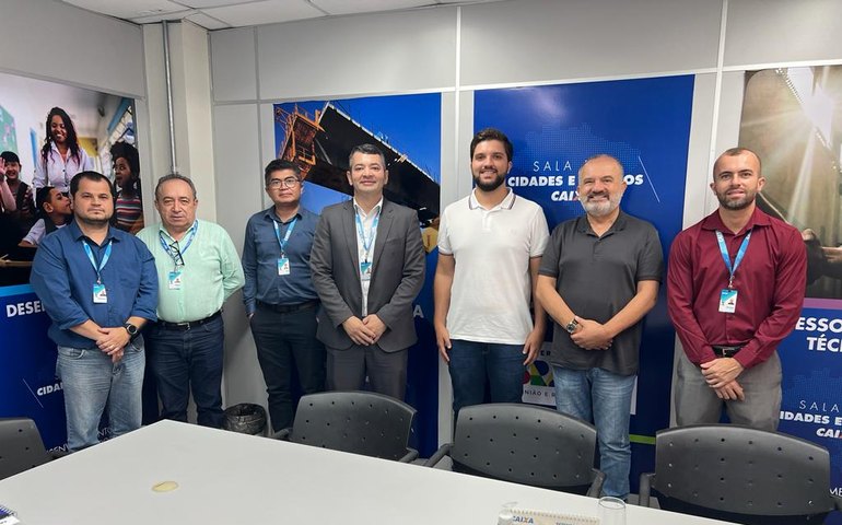Prefeito Lucas Santos se reúne com superintendência regional da Caixa