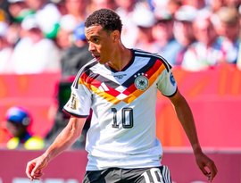 Musiala, do Bayern de Munique, desmaia em campo novamente e revela diagnóstico médico