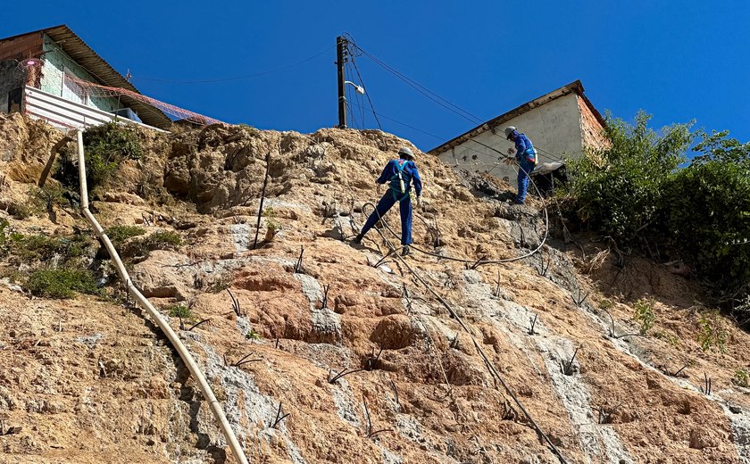 Obras de contenção avançam em encostas do Vale do Reginaldo