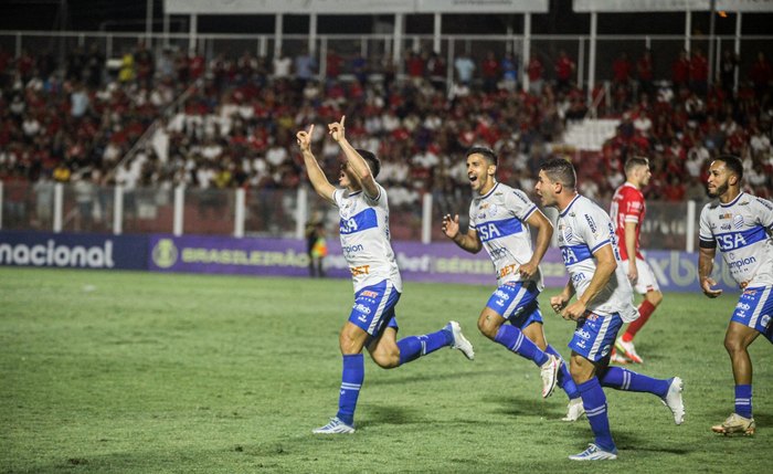 Jogadores do CSA comemoram gol marcado contra o Vila Nova Jogadores do CSA comemoram gol marcado contra o Vila Nova