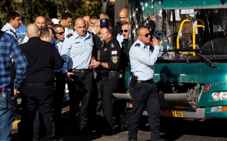 Jerusalém é alvo de explosões com bomba e polícia suspeita de ataque terrorista