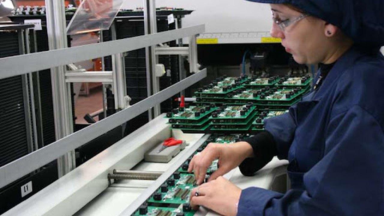Queda na indústria em janeiro ante dezembro é a mais forte desde março de 2021