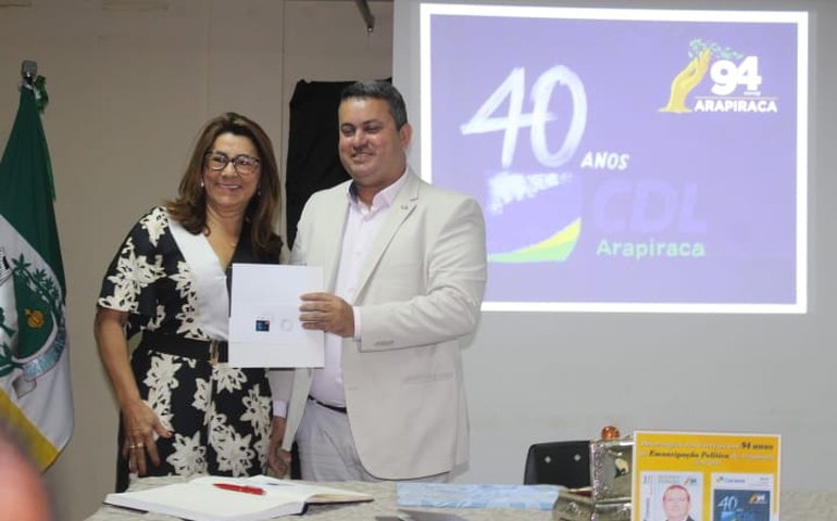 CDL recebe Selo Comemorativo na festa de Emancipação de Arapiraca