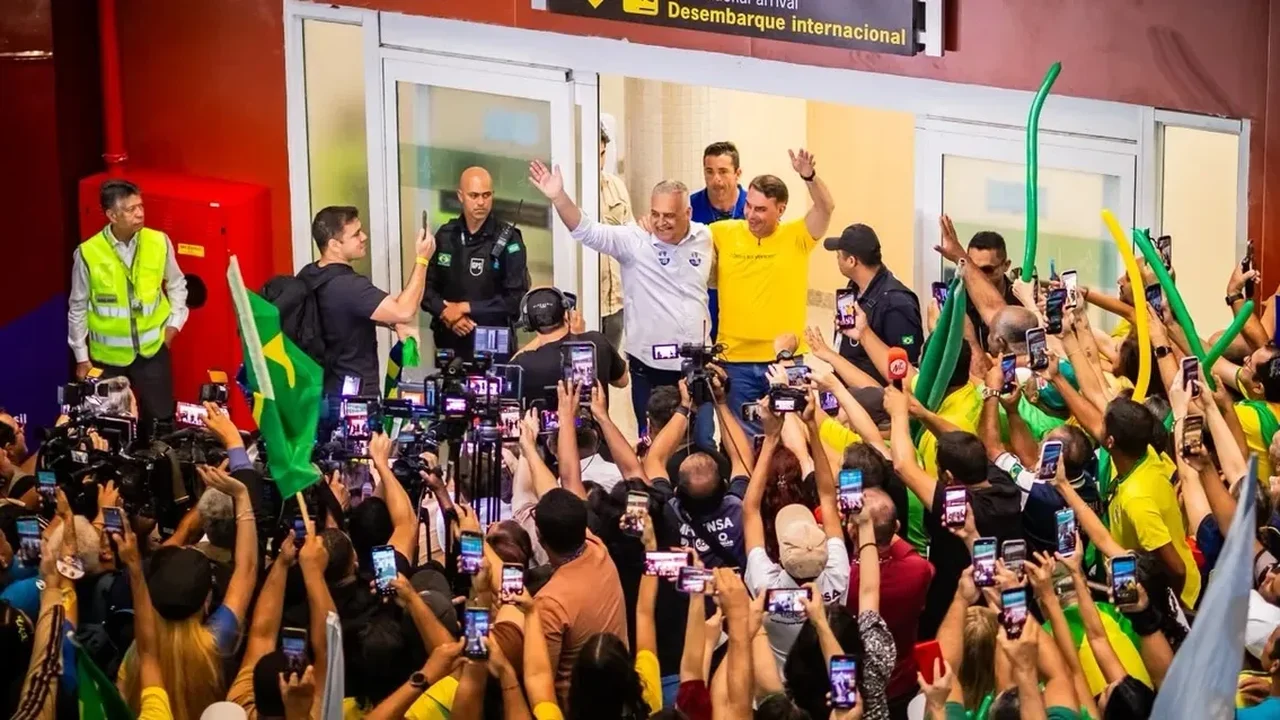 Flávio Bolsonaro e Alfredo Gaspar cumprem agenda de campanha no Agreste alagoano nesta quarta