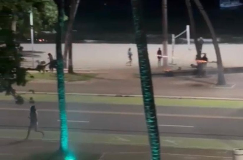 Vídeo: Identificados jovens que atiravam rojões uns nos outros na orla da Ponta Verde