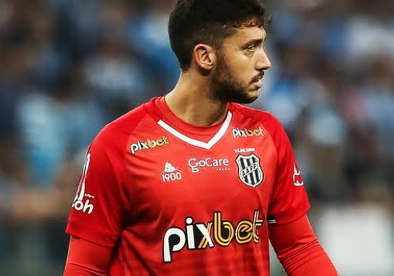 Assediado por outros clubes, Ponte Preta confia em permanência do goleiro Caíque França