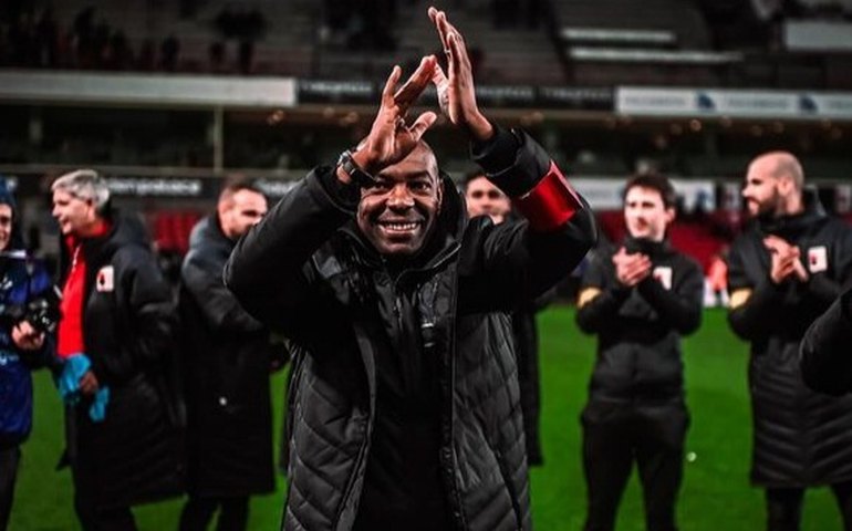 Cláudio Caçapa é demitido do RWD Molenbeek e torcedores do Botafogo se animam: 'Vem ser feliz'