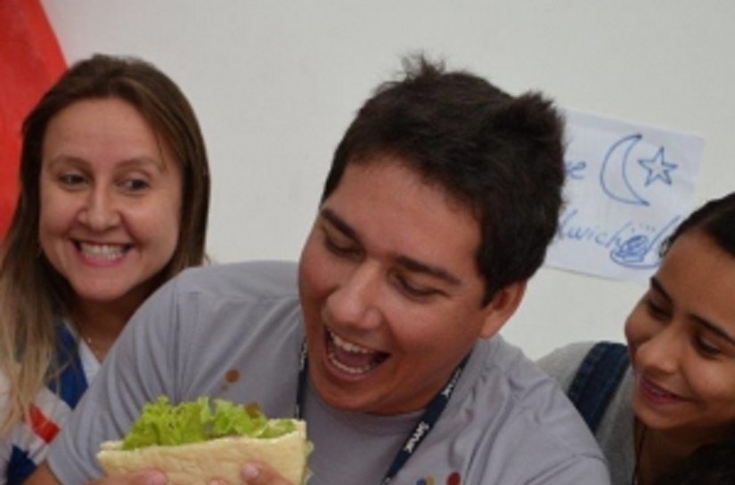 Alunos de idiomas apresentam sanduíches em Batalha gastronômica