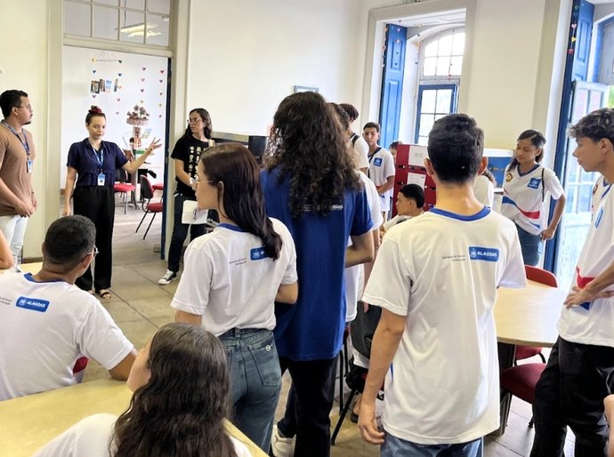 Estudantes conhecem história e literatura de Alagoas em visita à Biblioteca Graciliano Ramos