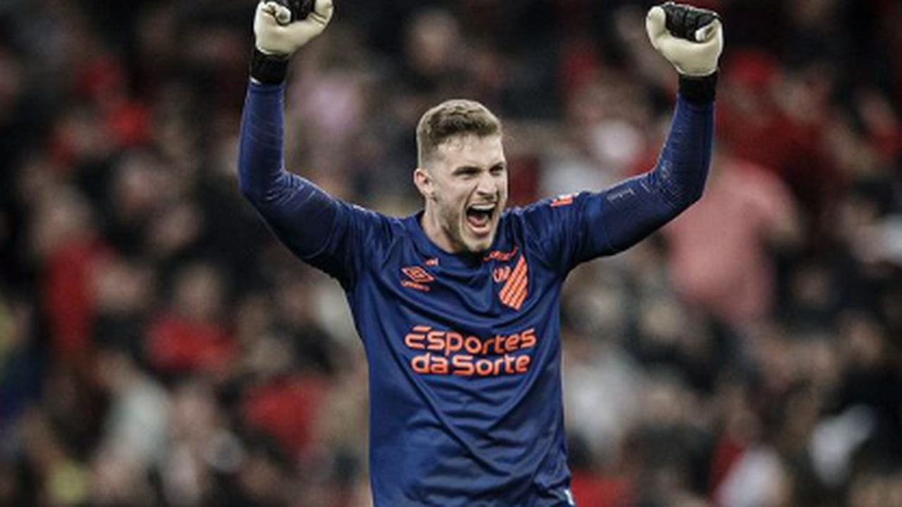 Bento é convocado para seleção brasileira por Diniz, após corte de Ederson