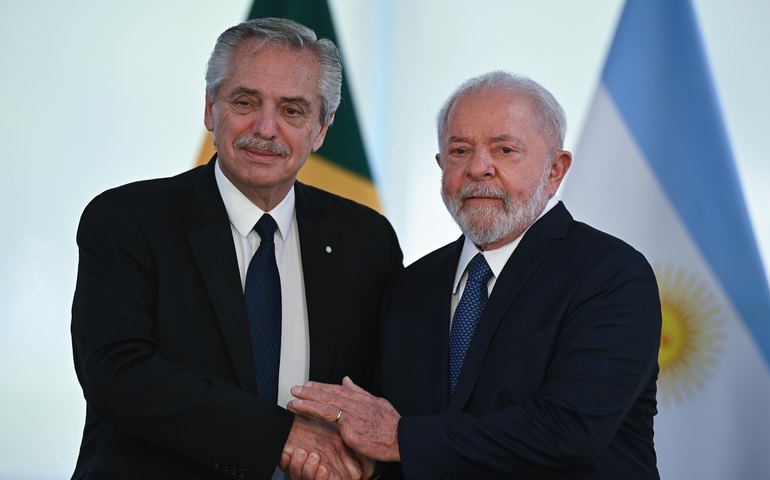 Lula acena com parcerias entre Mercosul e China, cortejada pelo Uruguai