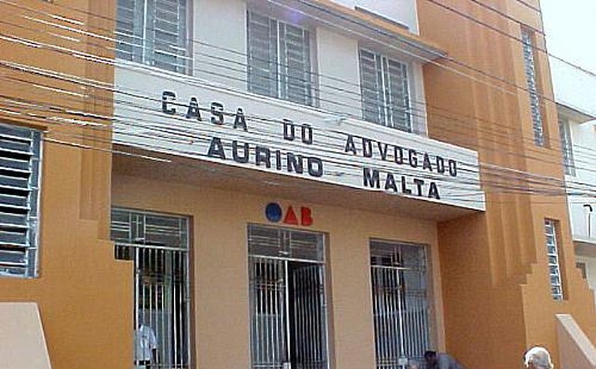 Maceió: Advogada denuncia invasão de domicílio e truculência de policiais