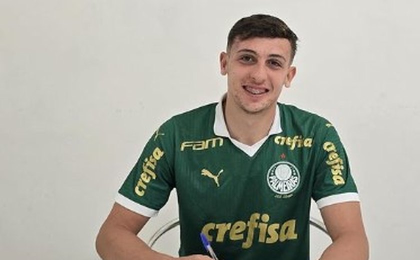 Palmeiras assina 1º contrato profissional de jovem zagueiro e coloca multa de R$ 600 milhões