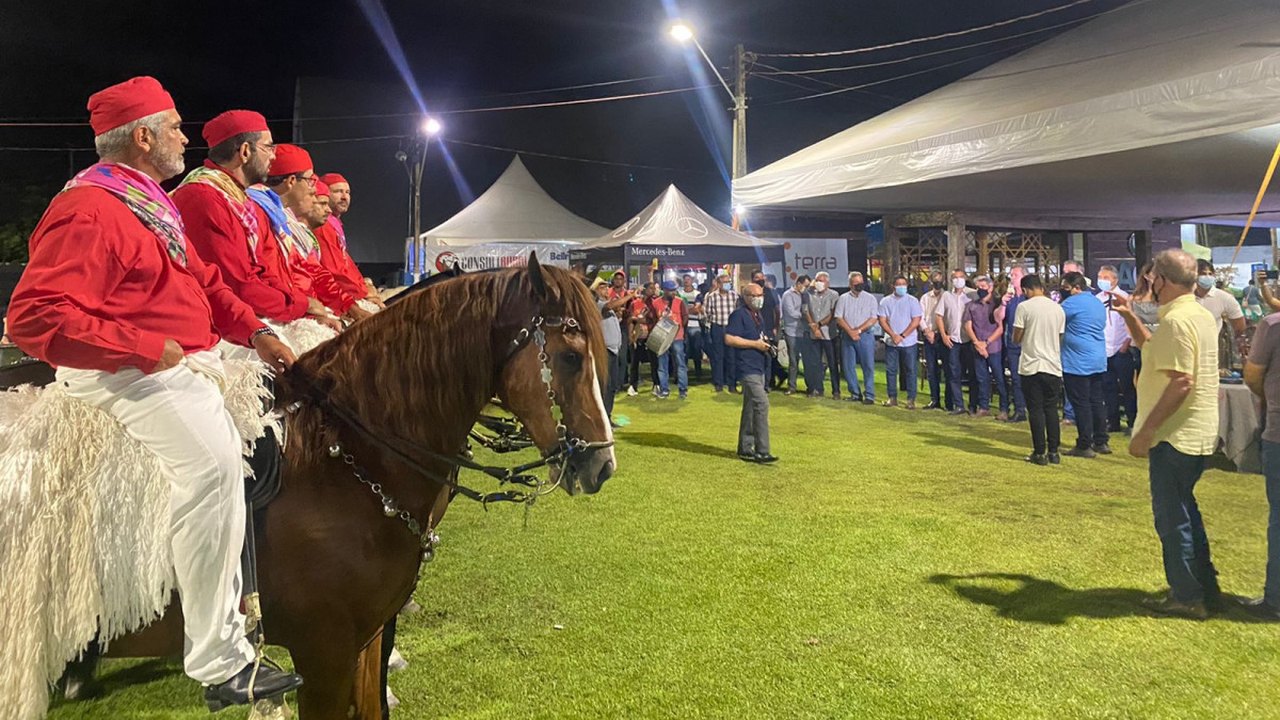 Abertura da Expoagro conta com cavalhada e solenidade no Parque da Pecuária