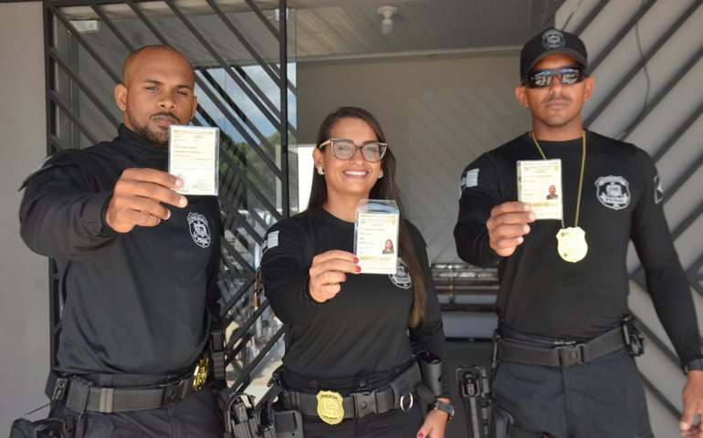 Seris inicia entrega da carteira funcional para os novos policiais penais