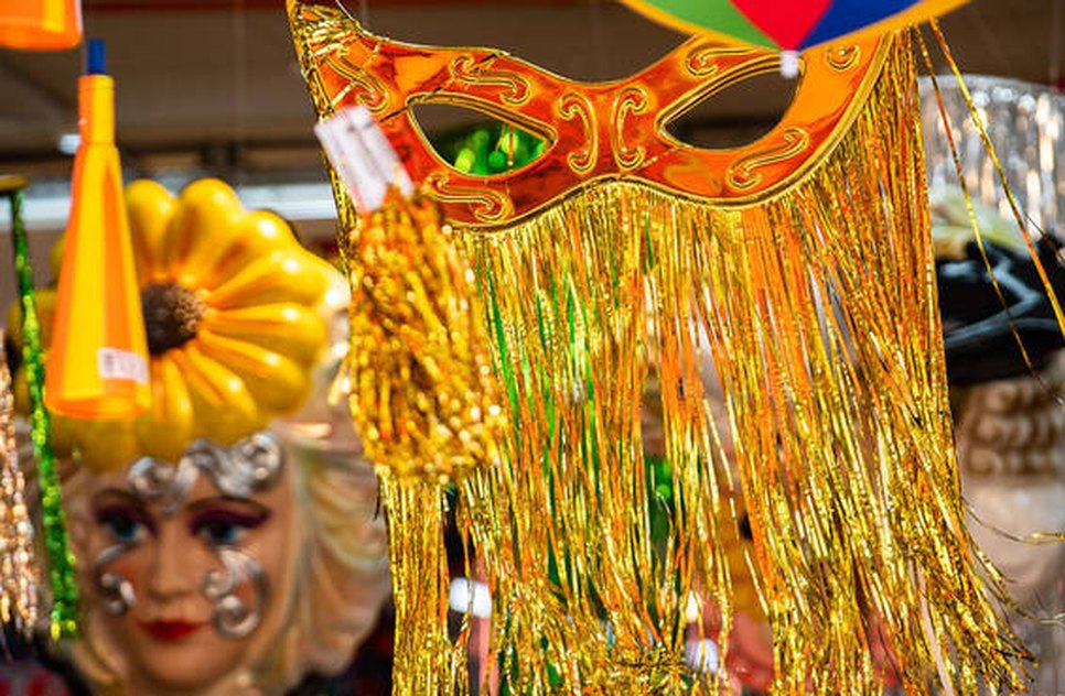 r7-carnaval--fantasia--rua-25-de-marco--sp--1500-10022023155329575 / Foto: Foto: reprodução R7