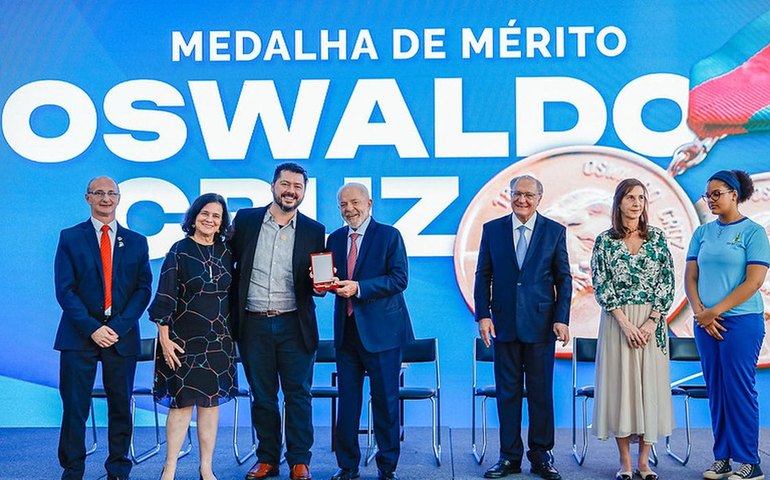 'Desinformação sobre vacina segue sem punição', diz biólogo