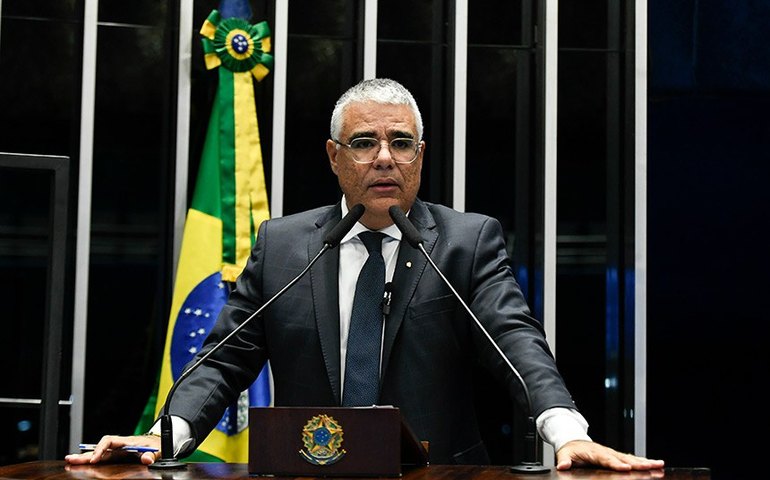 Girão critica pressa na discussão de PL das fake news e aponta risco de censura