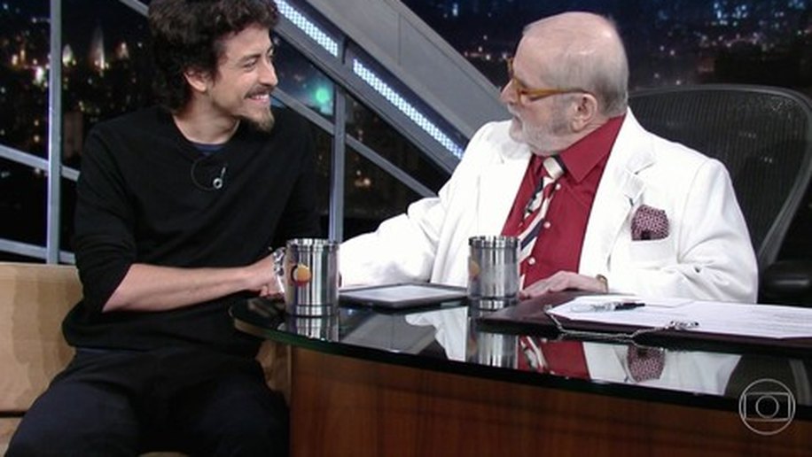 Jesuíta Barbosa relembra elogios de Wagner Moura: "É um amor"