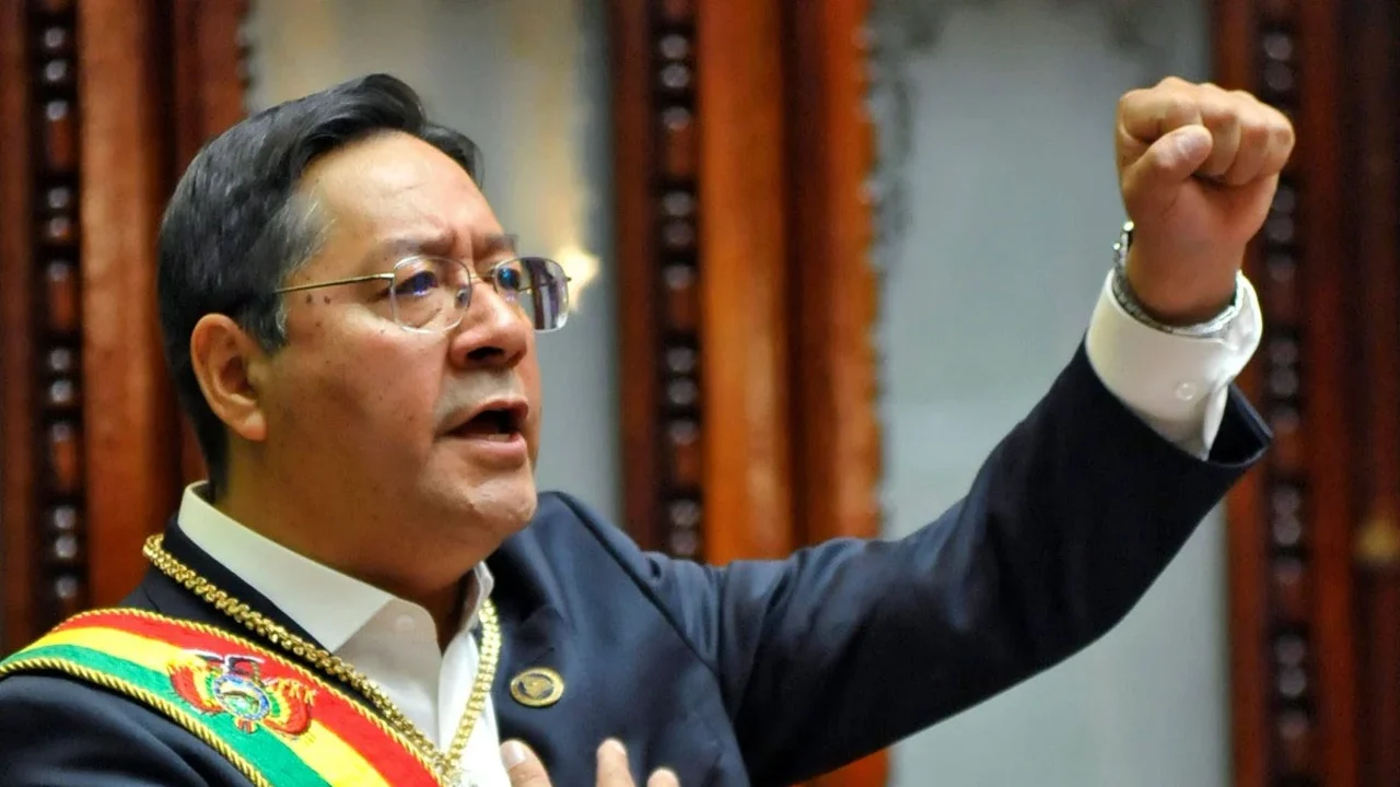 Presidente da Bolívia denuncia 'movimento irregular de tropas' do Exército