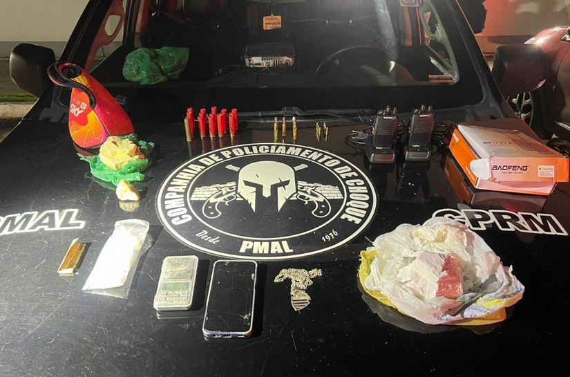 Companhia de Choque apreende munições, armas e drogas em Maceió