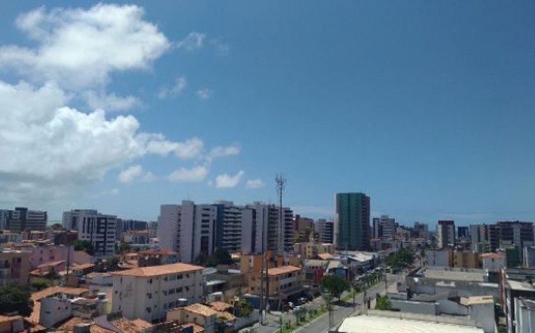 Alagoas tem previsão de sol entre nuvens durante o final de semana
