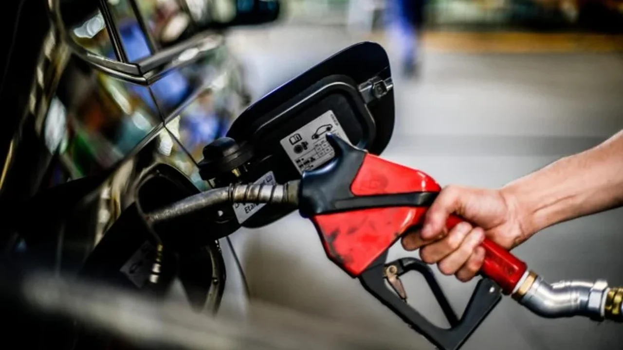 Economistas preveem que, com reajuste da gasolina, a inflação pode ficar até abaixo do teto da meta em 2025