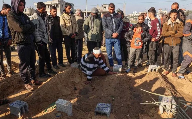 Com dados ainda incompletos, ONU reduz pela metade contagem de mulheres e crianças mortas na guerra em Gaza