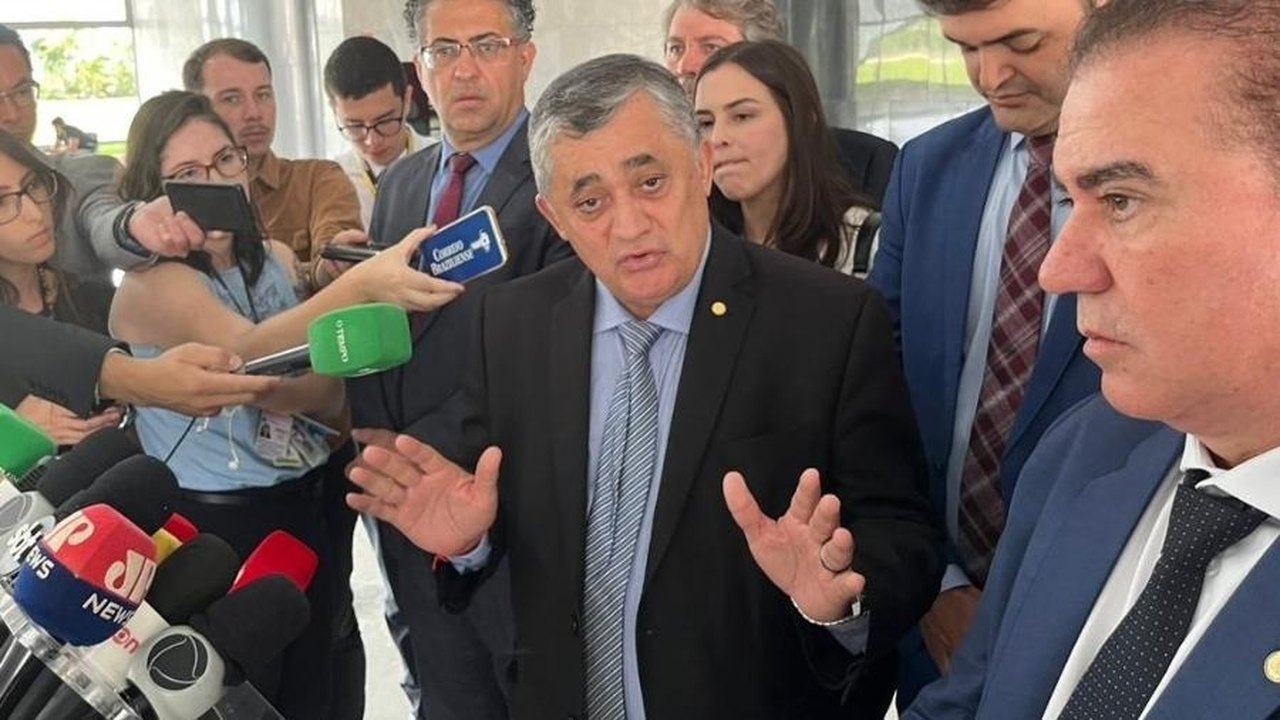 PSB sai de reunião no Planalto dizendo que esta com governo e que apoia arcabouço