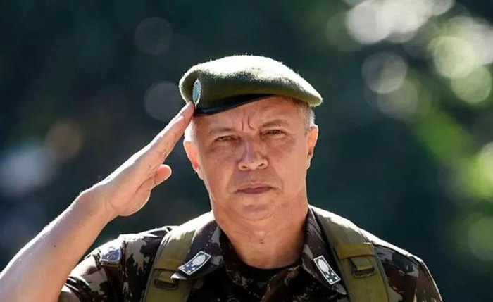 Comandante do Exército Júlio César de Arruda Comandante do Exército Júlio César de Arruda