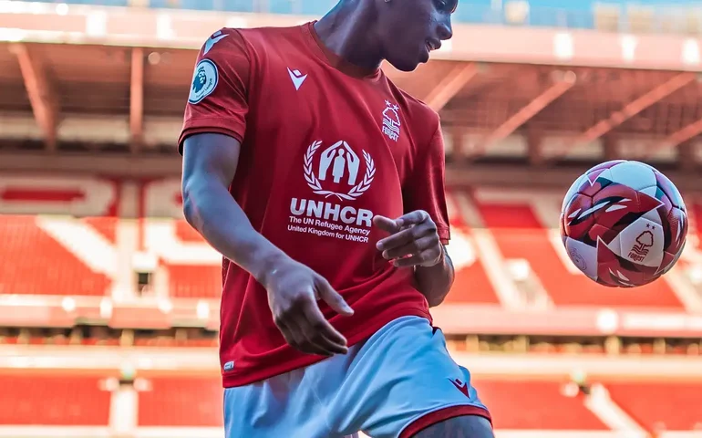 Ex-Palmeiras, Danilo quebra a perna e tem lesão assustadora no Campeonato Inglês