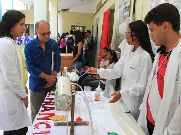 Feira apresenta projetos científicos de estudantes da rede estadual