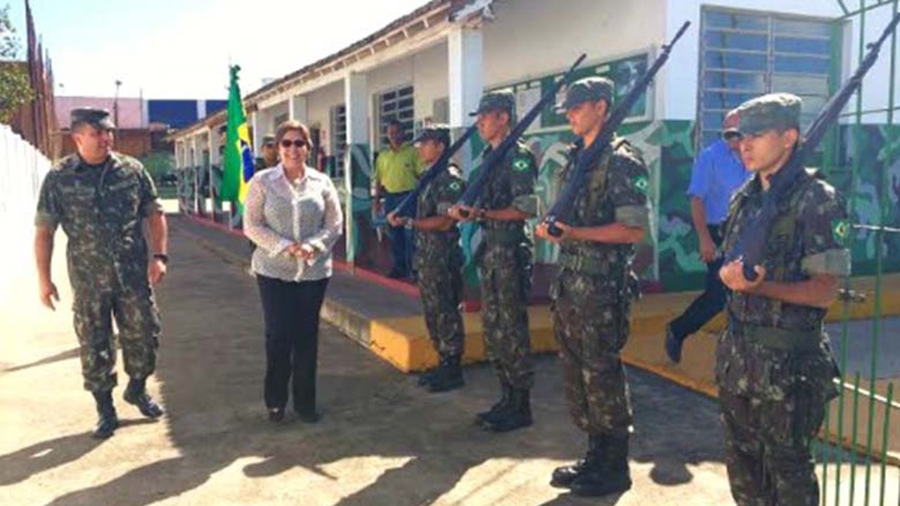No dia do Soldado, prefeita Célia Rocha visita o Tiro de Guerra em Arapiraca