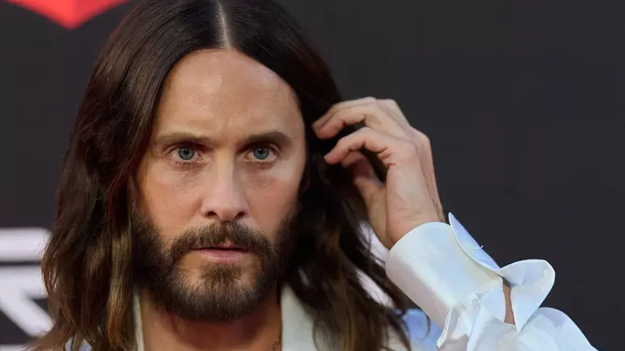 Jared Leto é acusado de crimes sexuais por 4 mulheres; ator nega