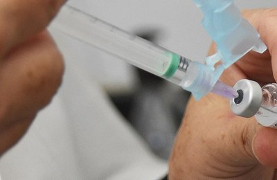 Governo e Pfizer assinam contrato para a compra de mais 100 milhões de doses de vacinas covid-19