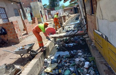 Desenvolvimento Sustentável inicia limpeza de canal na comunidade da Brejal, no bairro da Levada