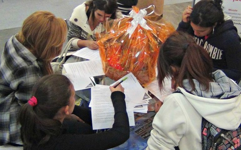 Brasileiros fazem pela primeira vez prova internacional de educação financeira