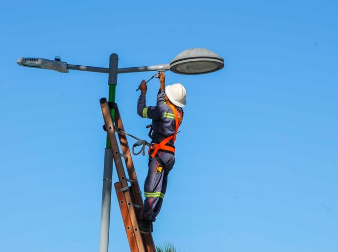 Prefeitura de Maceió reforça iluminação em Mangabeiras e Cruz das Almas