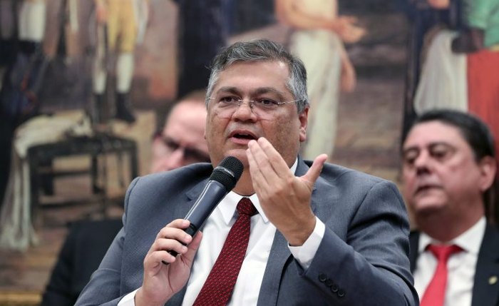 Flávio Dino responde a deputados da CCJ