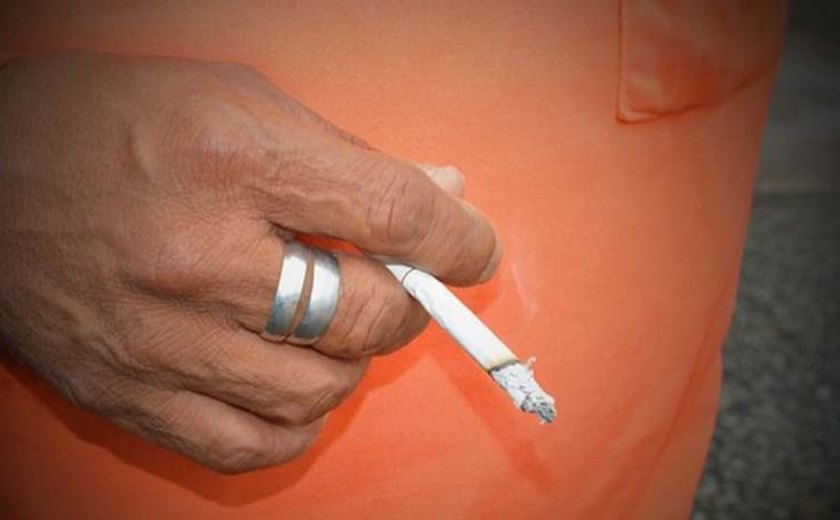 Fumaça do cigarro contém mais de 4 mil substâncias nocivas, alerta pneumologista