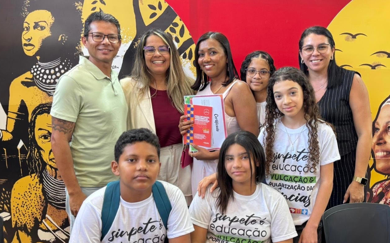 Sinpete: Estudantes de Branquinha brilham com lançamento de livros nas Bienal