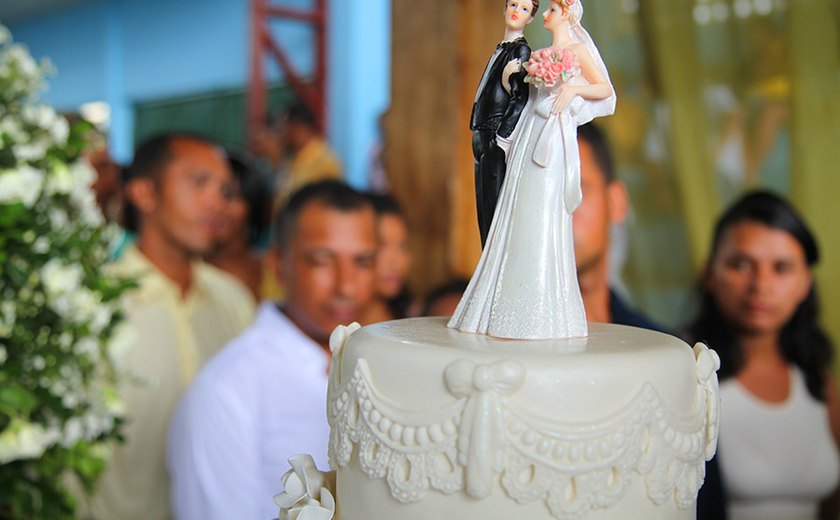 Justiça Itinerante faz casamento coletivo para 35 casais em Murici