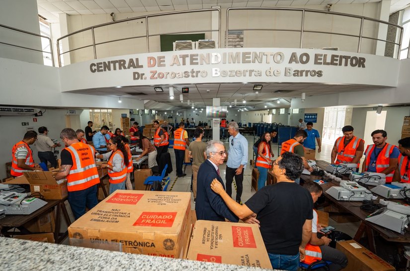 TRE/AL inicia carga e lacre das urnas eletrônicas para as Eleições 2026