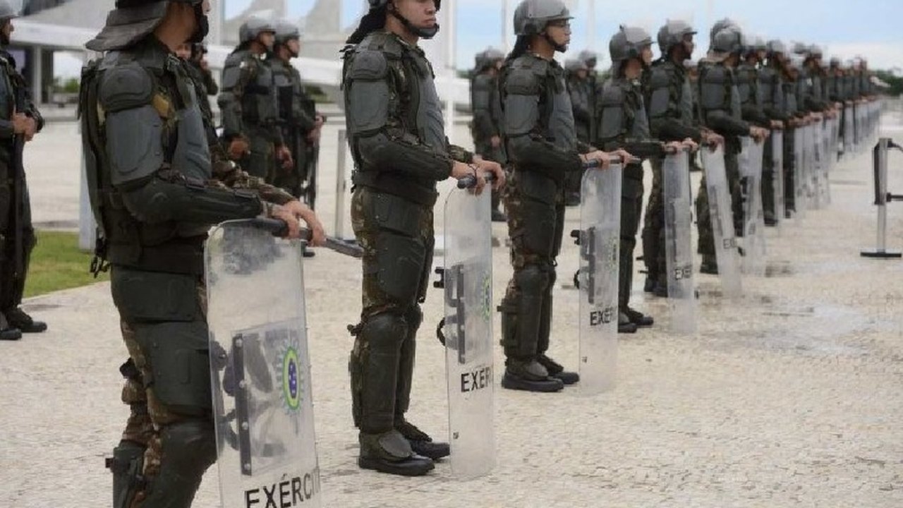 Exército monta acampamento contra invasões após Capitólio brasileiro’